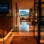 Entrée de l’hôtel La Maison Rouge à Barberaz : hôtels restaurant séminaires & spa
